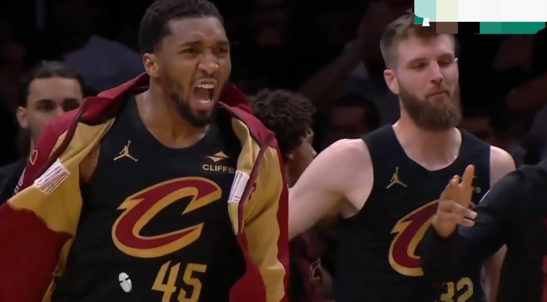 热火碾压马刺,艾顿爆发神勇 热火碾压马刺,艾顿爆发神勇