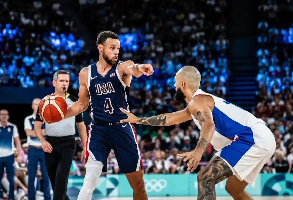 加拿大男篮血洗波兰男篮，库里送出助攻的简单介绍