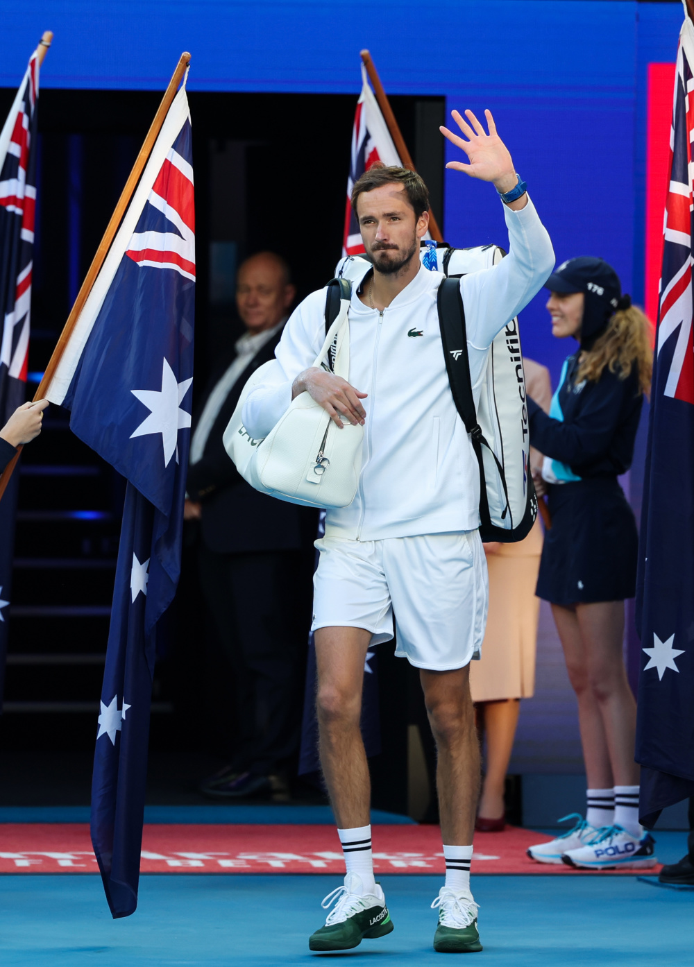 西班牙网球队险胜意大利网球队,梅德韦杰夫送出助攻的简单介绍 西班牙网球队险胜意大利网球队,梅德韦杰夫送出助攻的简单介绍