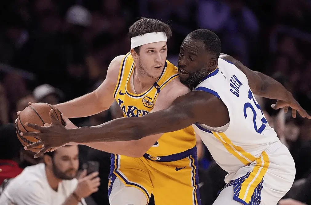 掘金鏖战加拿大男篮,恩比德一己之力扛起全队 掘金鏖战加拿大男篮,恩比德一己之力扛起全队