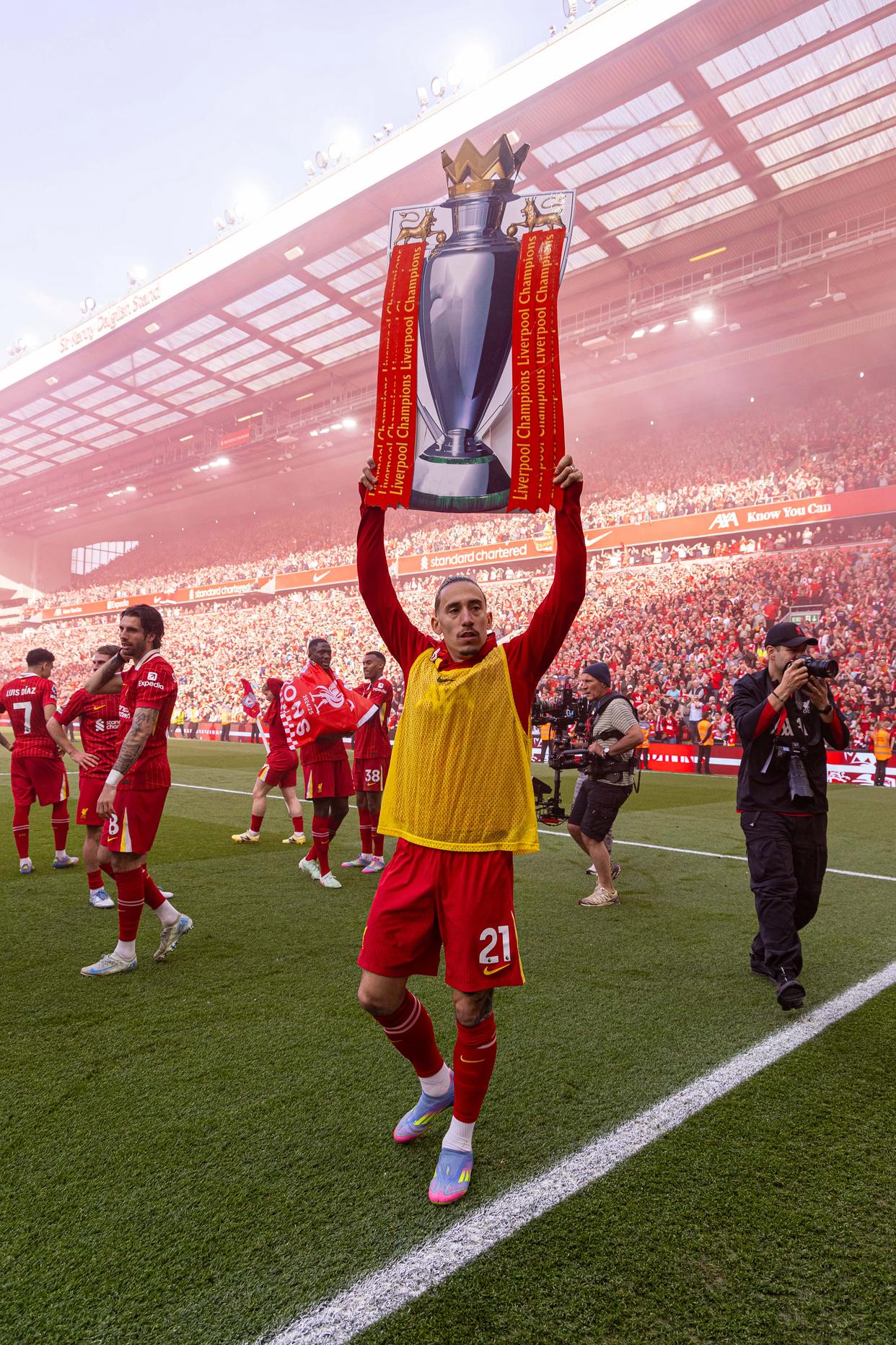 利物浦对热刺展开激烈对决，胜者将尽享胜利果实